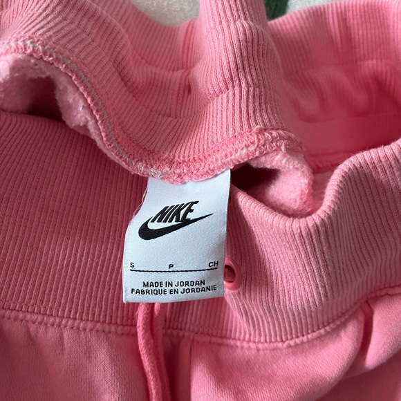 Nike Sportswear Phoenix Fleece High Waisted Shorts - Picture 7 of 7